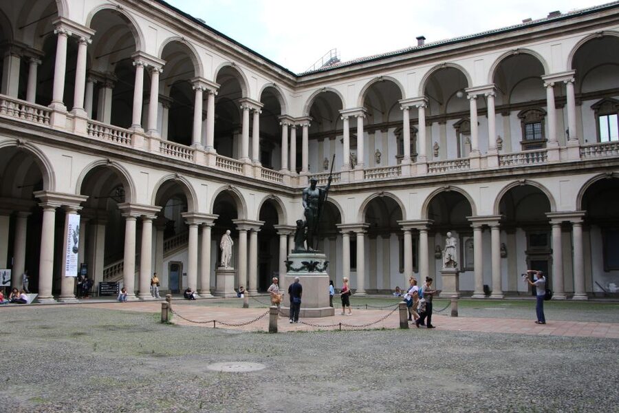 Milan: Private Sightseeing & Shopping Tour with a Local - Who should book, and who should pick something else