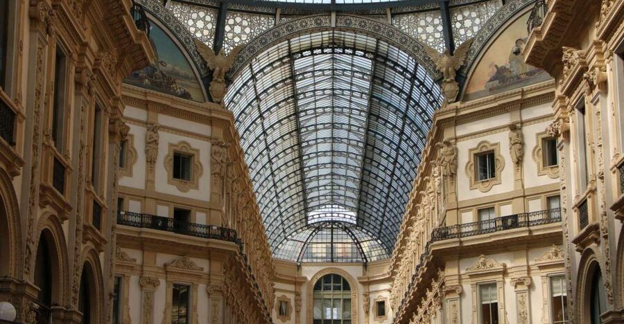 Milan: Private Sightseeing & Shopping Tour with a Local - Fashion shopping help, and the details that make it work