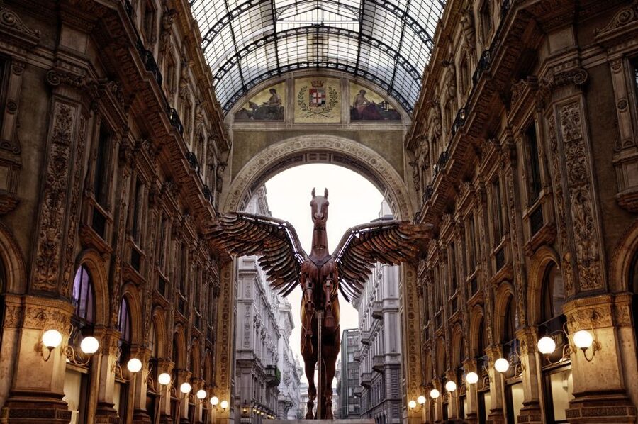Milan: Private Welcome Tour w/ a Local - Meeting points that respect where you sleep, hotel or Airbnb