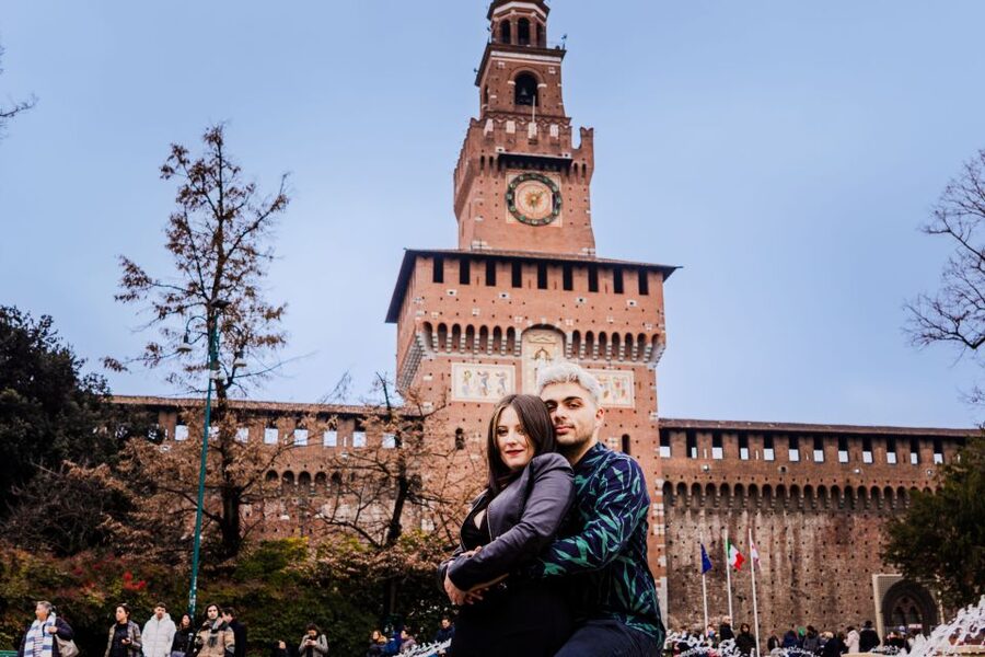 Milan: Professional Photoshoot Outside Sforza Castle - Key takeaways before you book