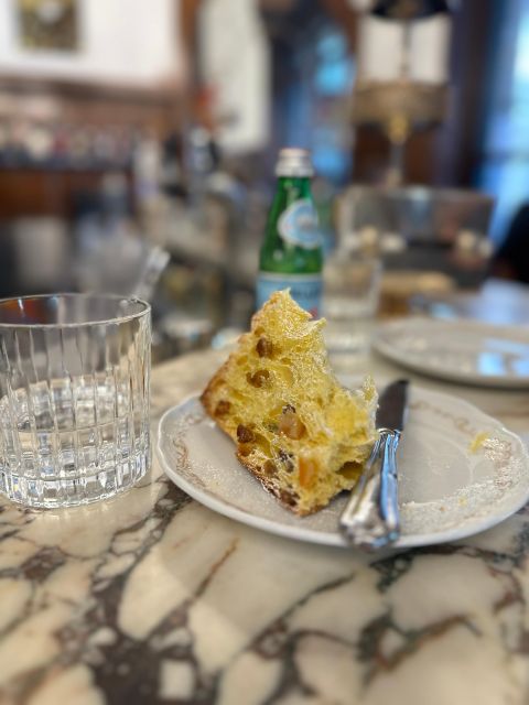 Milan's Panettone Tour - Meeting at Fontana di San Francesco, then walking into the season