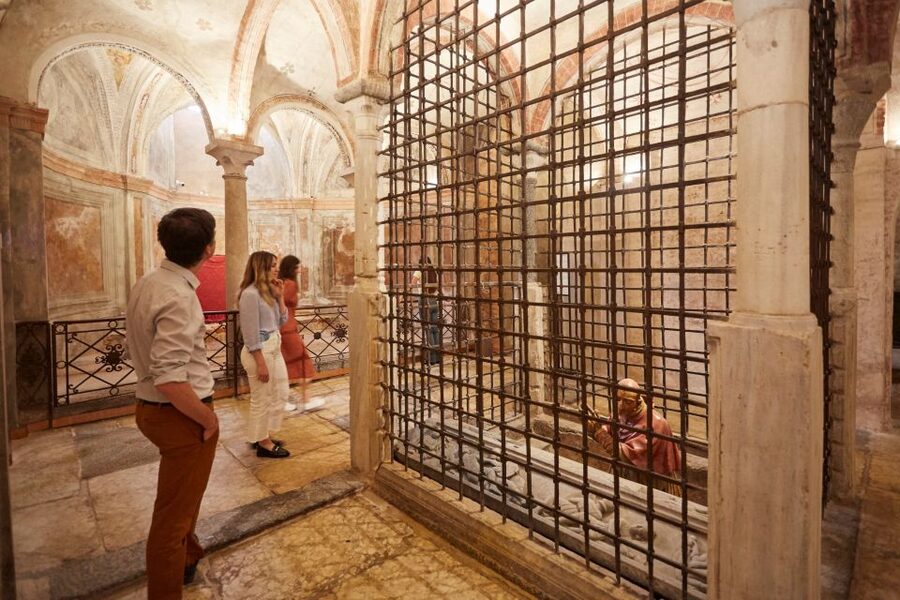 Milan: San Sepolcro Crypt Skip-the-Line Entry Ticket - Quick hits before you go