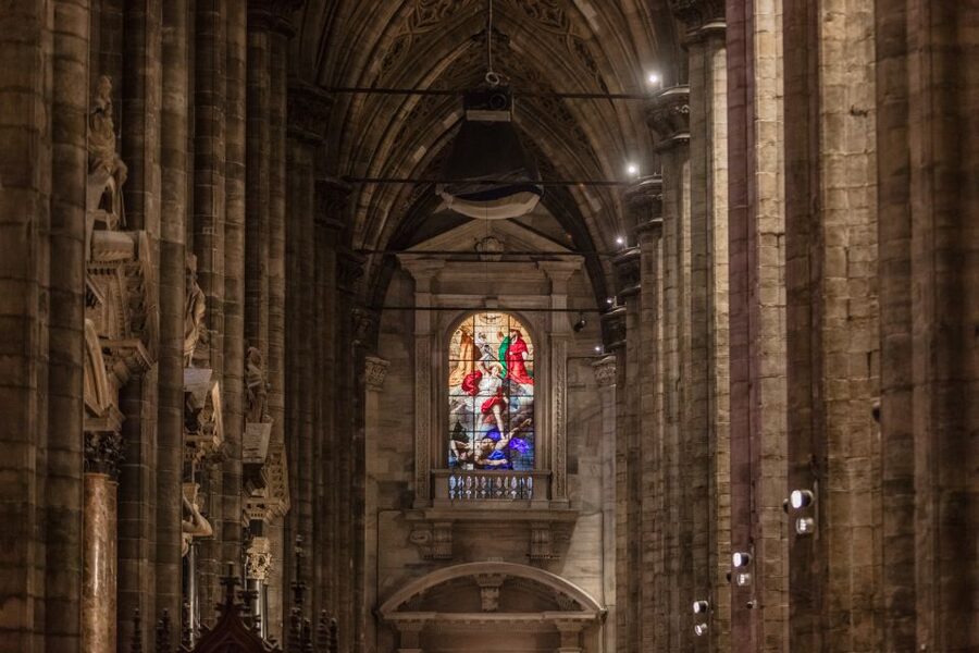 Milan: Scala Theater and Duomo Cathedral Guided Tour - Practical tips: what to wear and how to avoid friction