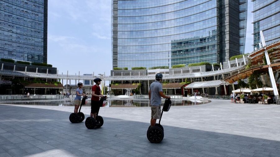 Milan: SEGWAY Tour with Live Tourist Guide 2 hours & half - A Milan Segway tour that links Duomo, Chinatown, and modern Porta Nuova