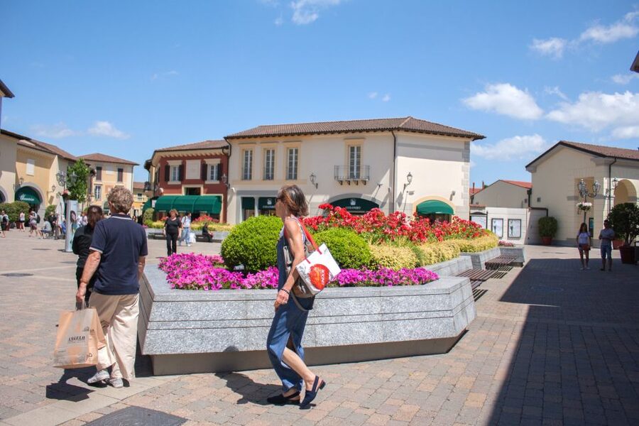 Milan: Serravalle Designer Outlet Roundtrip Bus Transfer - Should you book the Milan Serravalle roundtrip bus transfer?