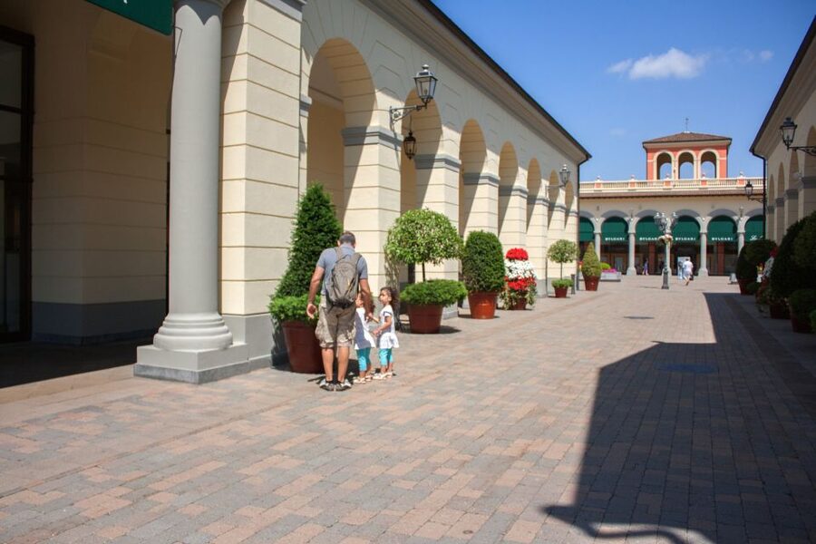 Milan: Serravalle Designer Outlet Roundtrip Bus Transfer - The day’s flow: outbound bus, 6 hours at Serravalle, then back