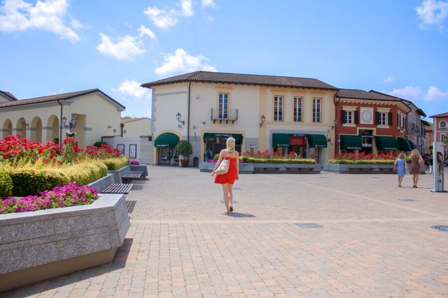 Milan: Serravalle Designer Outlet Roundtrip Bus Transfer - Entering Serravalle: the discount shopping scene you came for