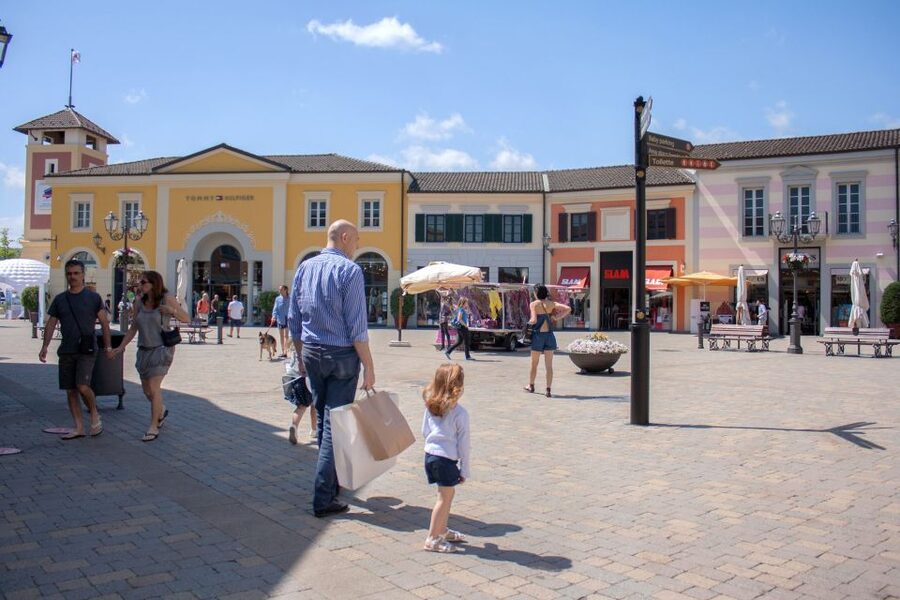 Milan: Serravalle Designer Outlet Roundtrip Bus Transfer - Shopping strategy for a mall with 170+ stores (so you do not waste your six hours)