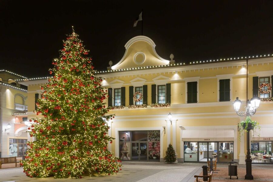 Milan: Serravalle Designer Outlet Roundtrip Bus Transfer - Food, drinks, and the small rules that affect your comfort