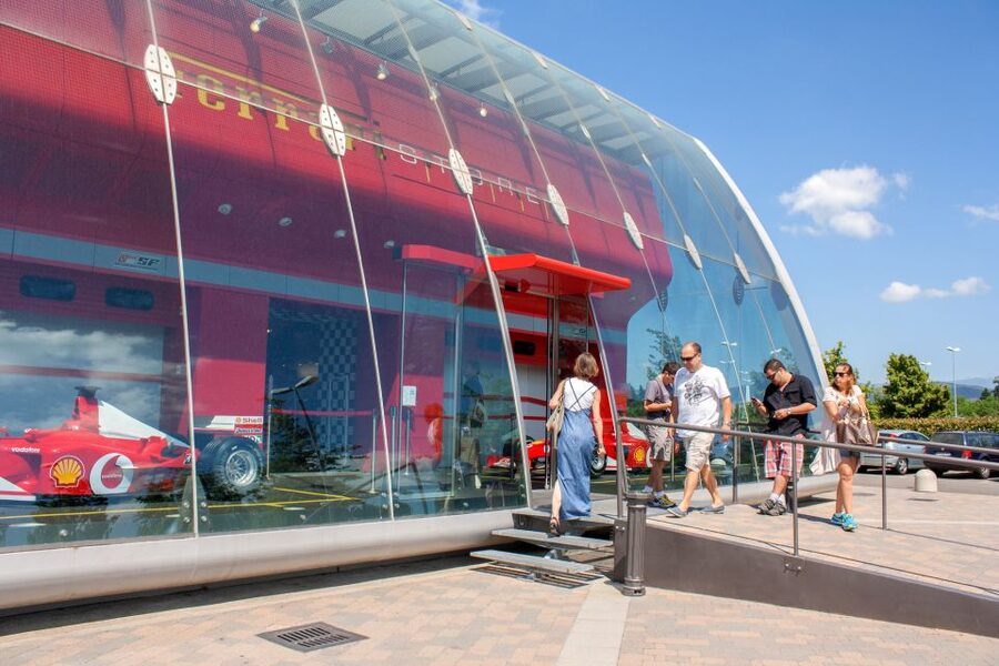 Milan: Serravalle Designer Outlet Roundtrip Bus Transfer - Price and value: is $28 really a smart deal?