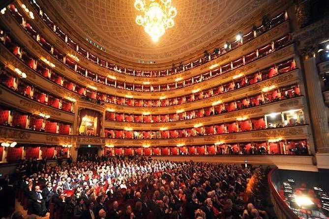 Milan: Skip-the-Line Duomo & La Scala Museum Guided Tour - Why a Duomo and La Scala combo works so well in 2 hours