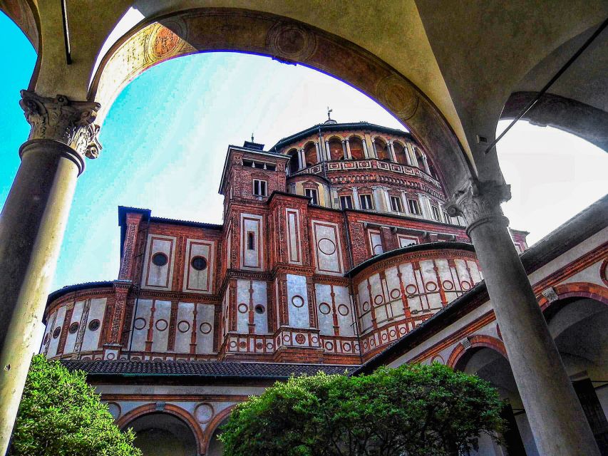 Milan: Skip-the-Line Guided Walk and "The Last Supper" - La Scala exteriors, plus the opera-star context you might miss