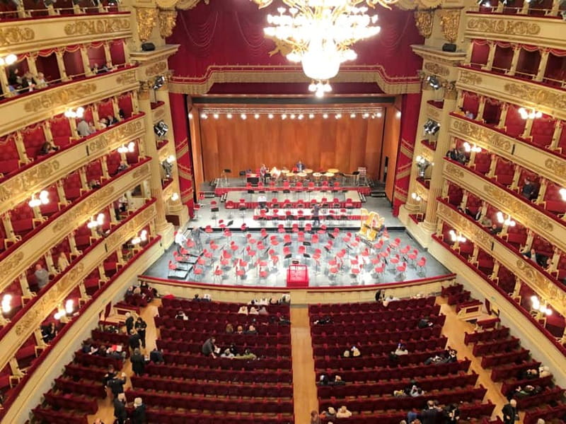 Milan: Skip-the-Line La Scala Museum Tour + Hop On Hop Off - Headsets and the group experience