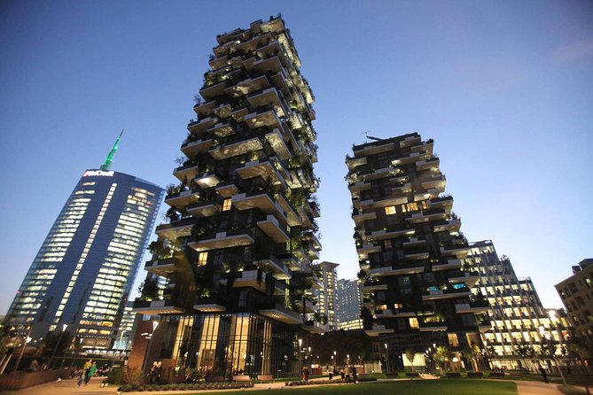 Milan Skyscrapers Guided Tour: Porta Nuova, Unicredit tower & Vertical Forest - Unicredit Tower: what to look for besides the height