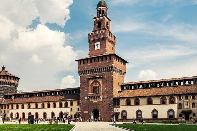 Milan : Small Group Tour Duomo and Terrazze - Fashion district walk: Street of the Ear and the Milan mood