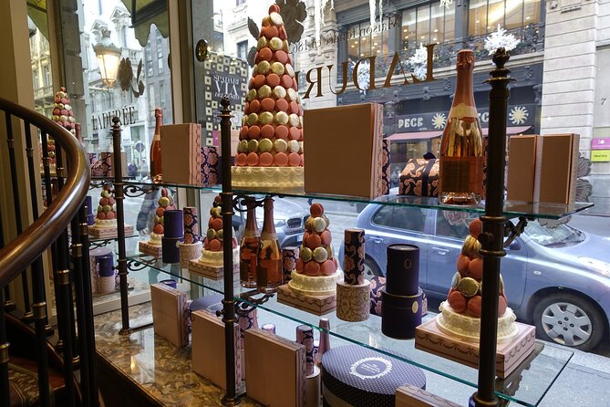 Milan: Sweet Delights Patisserie Tour by Do Eat Better - The street walk from Largo Guido Donegani to Piazza del Duomo
