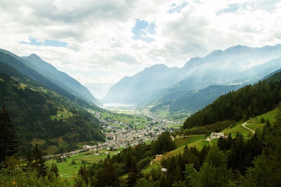 Milan to St. Moritz: Scenic Bernina Train Tour with Guide - St. Moritz in two hours: how to enjoy the town without feeling rushed