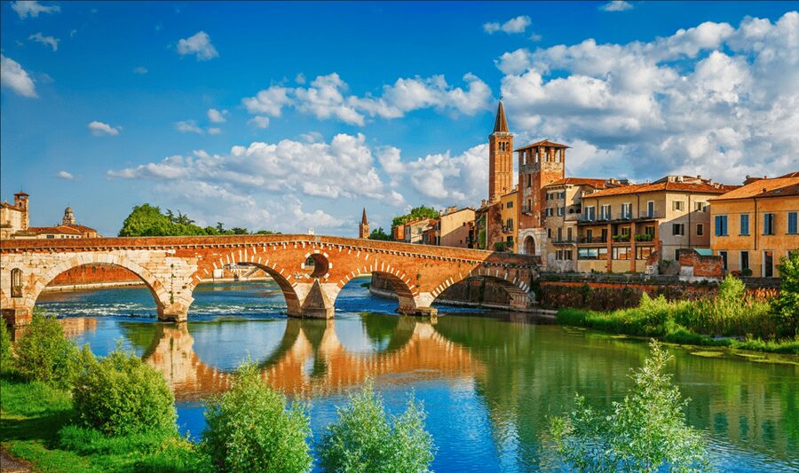 Milan: Verona Day Tour with a Lake Garda Cruise to Sirmione - Leaving Milan with a coach, not a headache