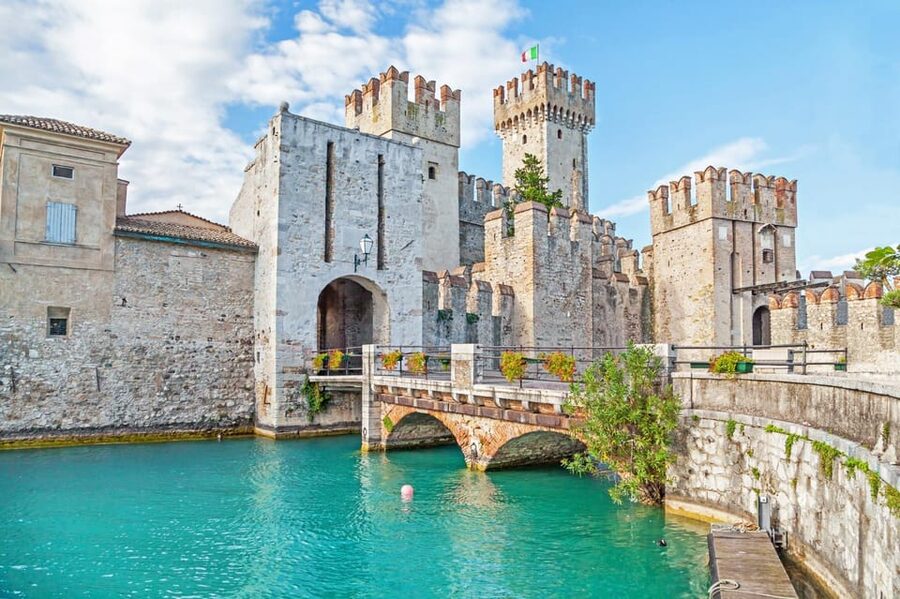Milan: Verona Day Tour with a Lake Garda Cruise to Sirmione - Lake Garda cruise from Desenzano to Sirmione: the payoff