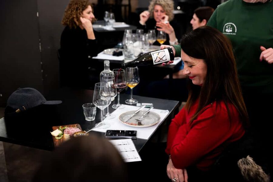 Milan: Wine Lovers Experience at Cantina Urbana Winery - Extra time and extra bites: the à la carte wine bar menu