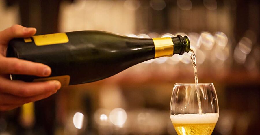 Milan: Wine Tasting Experience in the City Centre - A 90-Minute Milan Wine Bar Lesson in Three Bottles