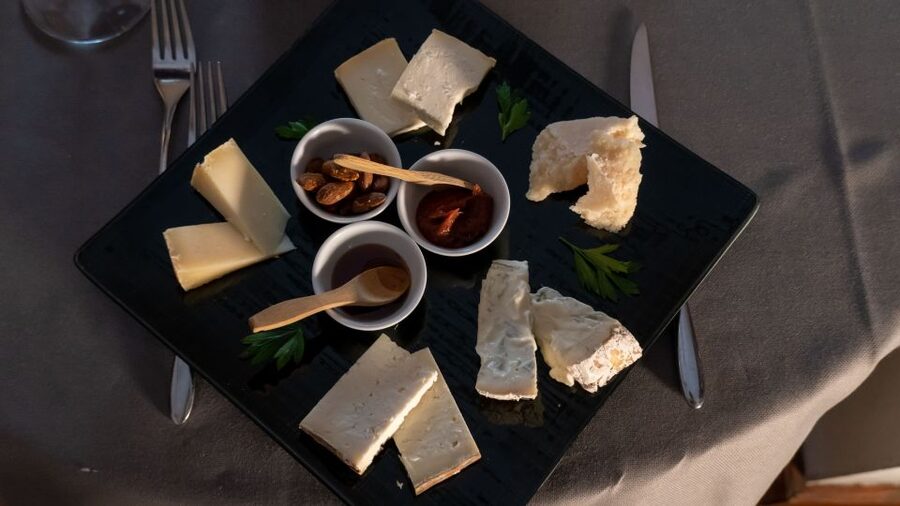 Milan: Wine Tasting Experience in the City Centre - Meet at La Dogana del Buongusto, Then Keep It Moving