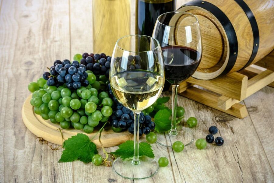 Milan: Wine Tasting with an Italian Sommelier - Buying bottles to continue the journey