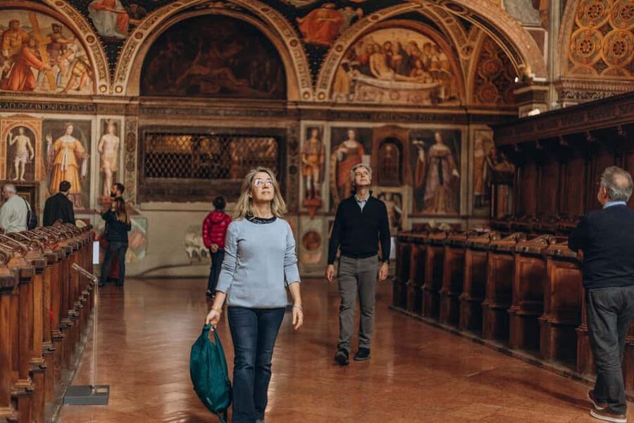 Milano: Highlights Private Tour, Duomo, Castle & Gelato - Teatro alla Scala Area and Leonardo’s Statue