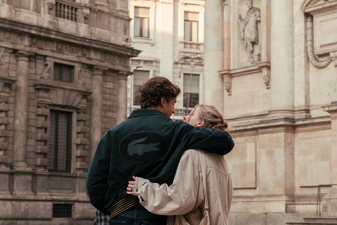 One hour of photo shooting in the center of Milan - One hour of Milan photos, built for real travel time