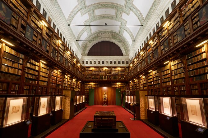 Pinacoteca Ambrosiana and da Vinci's Codex Atlanticus admission in Milan - Finding Pinacoteca Ambrosiana from Piazza Duomo