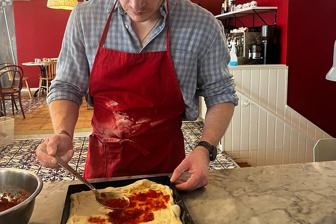 Premium Pizza Making Class at a Pizzeria in Como - Drinks included, what beer or wine adds to the meal