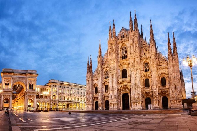 Private 4-Hour Walking Tour of Milan with private official tour guide - Duomo di Milano and Piazza del Duomo photos without the stress