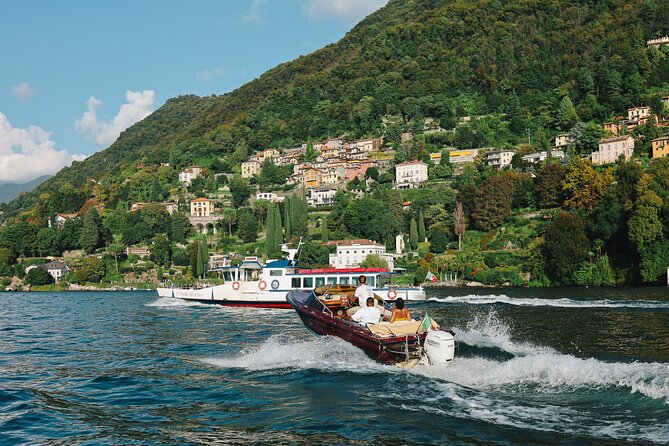 Private Boat Tour Como Wooden Classic Boat - On-board comfort: snacks, drinks, and what wooden boats feel like
