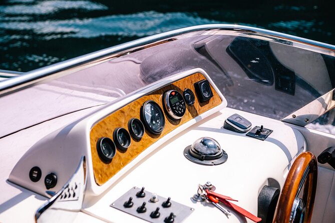 Private Cruise on Lake Como with Luxury Motorboat from 1H to 4H - How the Como dock sets the tone before you even leave