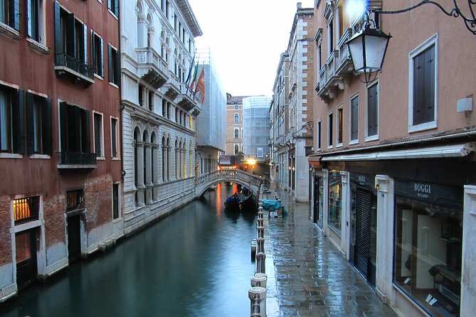 Private Full Day Tour from Milan to Venice with local tour guide and fast train - Lunch on your own and the afternoon wandering strategy