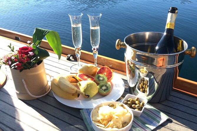 Private Guided Sailing Boat Tour on Lake Como with Aperitif - Bellagio start point, and how to feel settled fast
