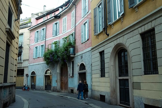 Private Milan Street Photography Walking Tour with an Artist - Price, private format, and why this is a popular Milan option