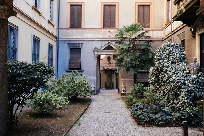 Private Milan Street Photography Walking Tour with an Artist - What to bring and how to shoot better on this exact route