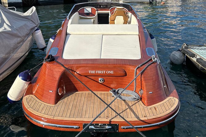 Private wooden boat tour on Lake Como - Villa Le Fontanelle: yellow neoclassical charm with Versace ties