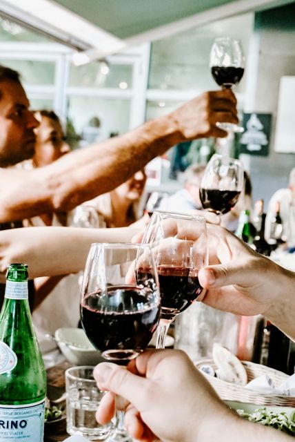 "Sip, Chat, Connect" - The 1.5-hour bar conversation: what happens during your sip time