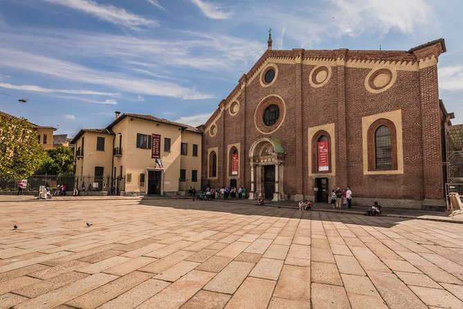 Skip the Line: Last Supper Tour in Milan - Meeting at Piazza Santa Maria delle Grazie, 2, and getting oriented