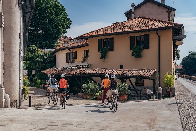 Small-group Milan Highlights e-Bike Tour - Duomo and Galleria Vittorio Emanuele II: what you see, what you might add