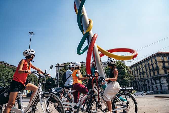 Small-group Milan Highlights e-Bike Tour - La Scala pass and Brera district: art vibes and a plan for later