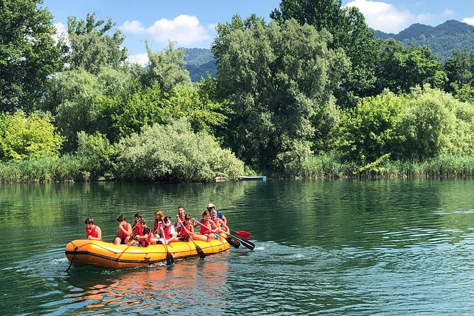Soft Rafting on Adda River - The guided rhythm: breaks, swimming, and water games