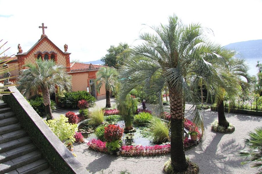 Stresa: 3 Borromean Islands Boat Tour - Boat comfort on Lake Maggiore, and what the service style means