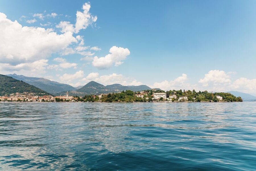 Stresa: 3 Borromean Islands Hop-On Hop-Off Boat Tour - Finding the right boat: what to watch for at the dock