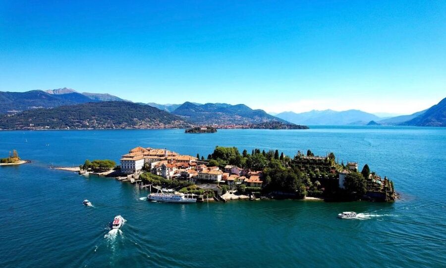 Stresa: Isola Madre and Isola Bella Hop-On Hop-Off Boat Tour - Boat logistics on a real-world lake: what to do when you have to wait