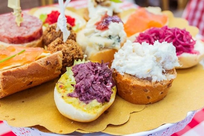 The art of the Italian Aperitivo with a local: Learn & Enjoy in Milan - Pairing wines and typical drinks with your snack plan