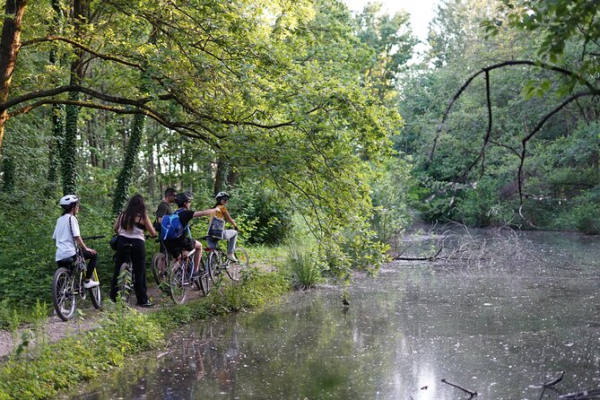 The Milan you don't expect, bike tour with picnic on the lake - Trenno Park and the lake picnic payoff