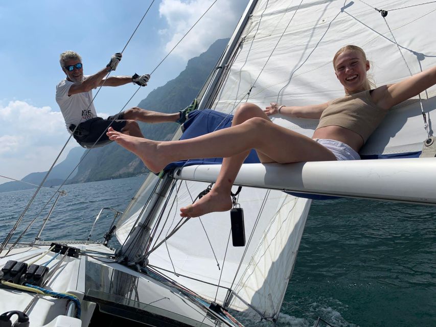 Valmadrera: Lake Como Sailing Trip with Prosecco and Snacks - Day tour vs sunset tour: when Prosecco comes with dinner
